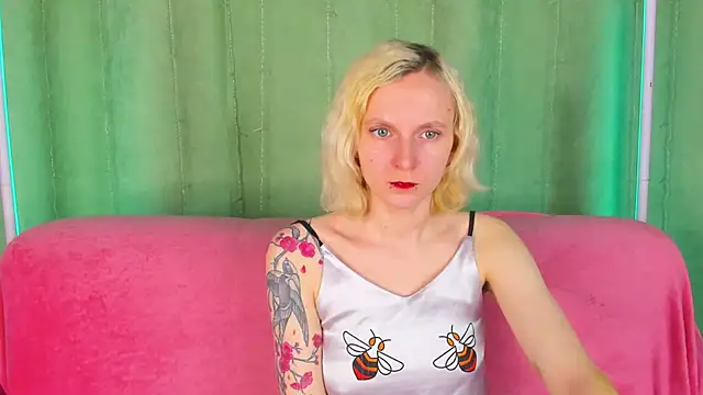 LikiLips online show from April 2, 1:02 am