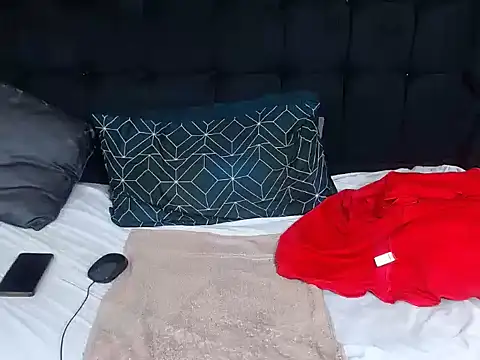 CaramelBootty online show from November 12, 1:04 pm