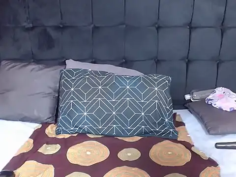 CaramelBootty online show from November 18, 6:06 am