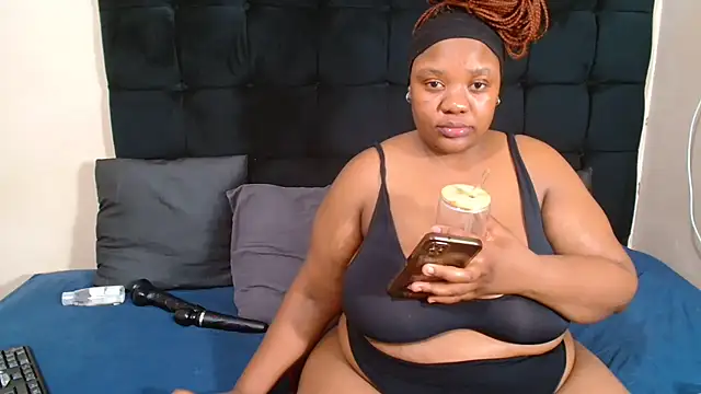 CaramelBootty online show from March 25, 5:12 pm