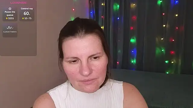 Snapshot of Mirabelle_Velvet chatting on November 23, 5:23 pm Mirabelle Velvet online show from November 23, 5:23 pm