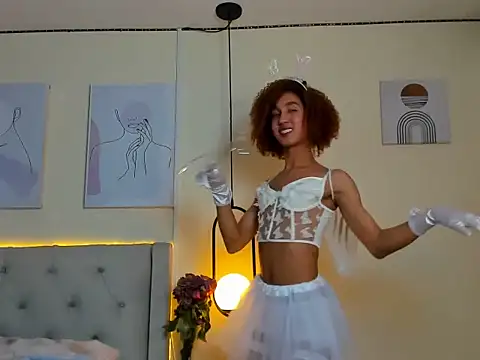 Snapshot of Chloe_Celeste chatting on November 1, 2:07 am Chloe Celeste online show from November 1, 2:07 am