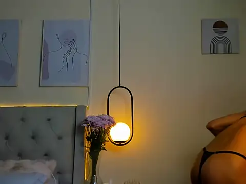 Snapshot of Chloe_Celeste chatting on November 11, 3:23 am Chloe Celeste online show from November 11, 3:23 am