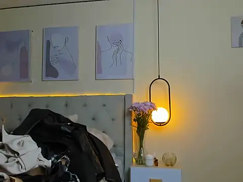 Snapshot of Chloe_Celeste chatting on November 14, 12:47 am Chloe Celeste online show from November 14, 12:47 am