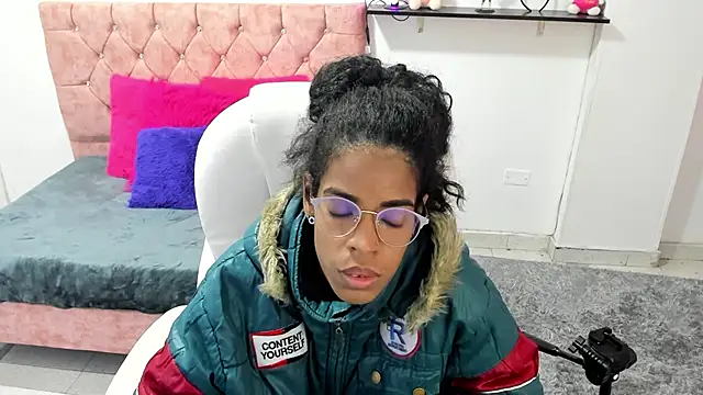 thianahorny online show from December 4, 12:15 pm