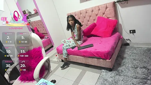 thianahorny online show from November 7, 9:25 am