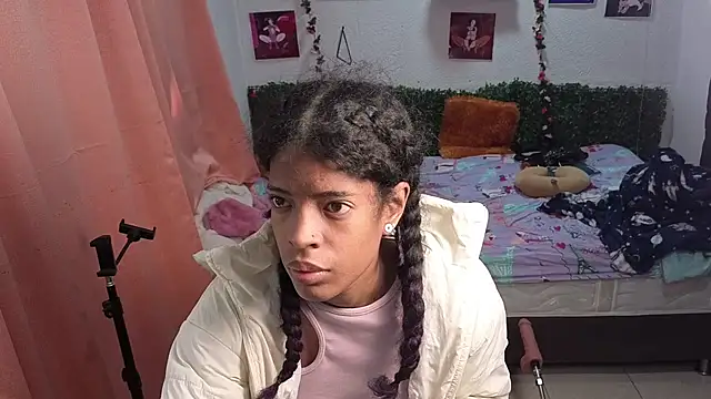 thianahorny online show from July 6, 1:40 pm