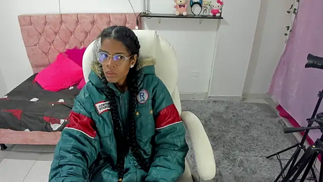 thianahorny online show from December 20, 11:24 am