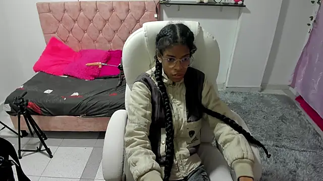 thianahorny online show from December 22, 10:04 am