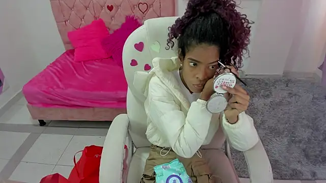 thianahorny online show from February 11, 1:44 pm