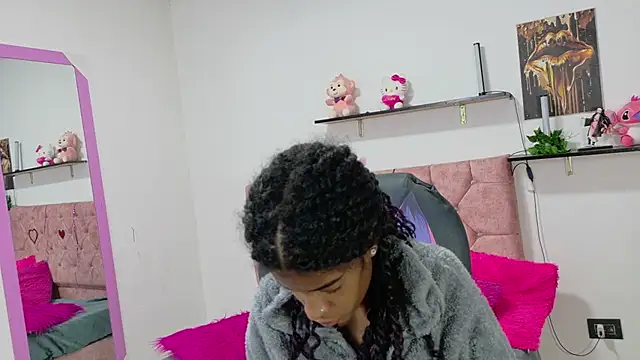 thianahorny online show from April 3, 8:32 am