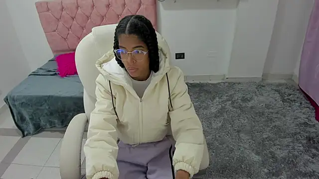 thianahorny online show from January 8, 11:16 am