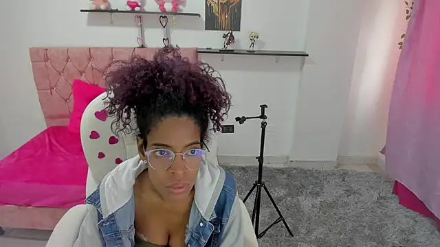 thianahorny online show from February 12, 1:44 pm