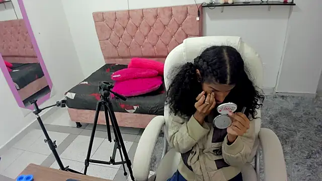 thianahorny online show from December 19, 10:50 am