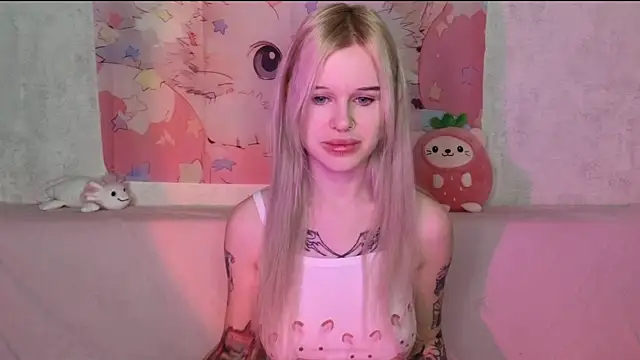 Snapshot of HoneyGold_ chatting on December 23, 4:01 am HoneyGold online show from December 23, 4:01 am