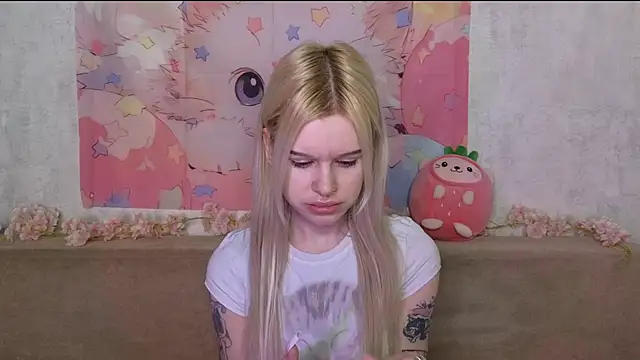 Snapshot of HoneyGold_ chatting on February 5, 4:19 am HoneyGold online show from February 5, 4:19 am