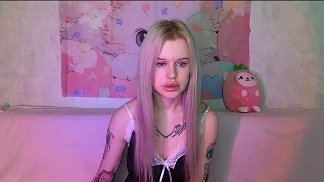 Snapshot of HoneyGold_ chatting on December 2, 4:14 am HoneyGold online show from December 2, 4:14 am