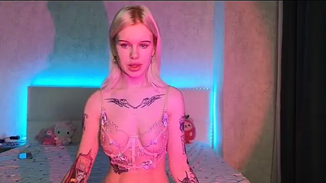 Snapshot of HoneyGold_ chatting on October 10, 2:01 am HoneyGold online show from October 10, 2:01 am