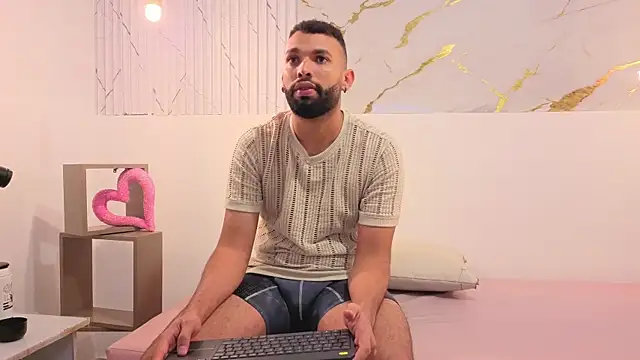 onlymen2025 online show from November 15, 11:42 pm