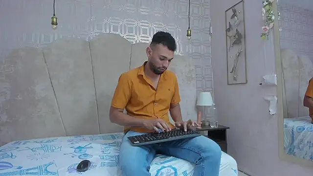 onlymen2025 online show from October 20, 8:53 pm