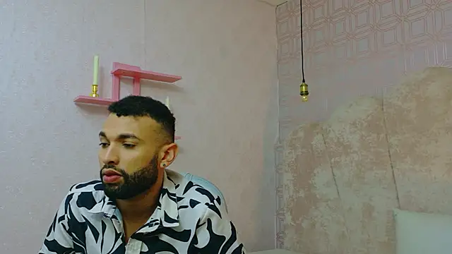 onlymen2025 online show from October 31, 7:43 pm