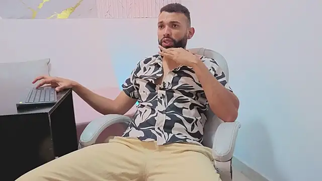 onlymen2025 online show from December 3, 10:42 pm