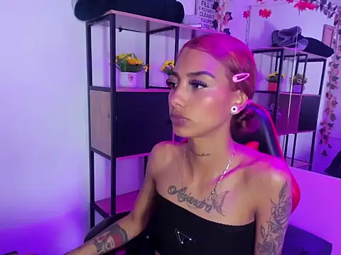 Snapshot of KarlaSlutSkinny__ chatting on December 5, 3:27 am KarlaSlutSkinny online show from December 5, 3:27 am