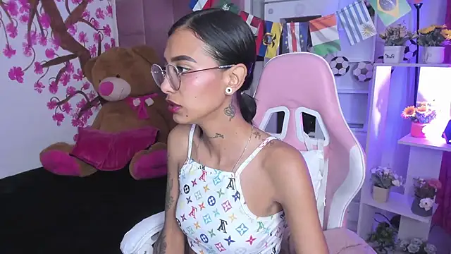 Snapshot of KarlaSlutSkinny__ chatting on June 18, 8:47 pm KarlaSlutSkinny online show from June 18, 8:47 pm