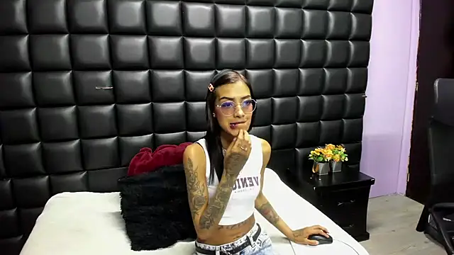 KarlaSlutSkinny   online show from October 9, 2:50 pm