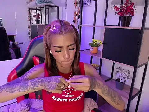 Snapshot of KarlaSlutSkinny__ chatting on December 16, 3:11 am KarlaSlutSkinny online show from December 16, 3:11 am