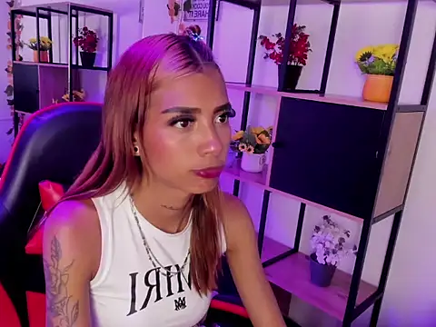 Snapshot of KarlaSlutSkinny__ chatting on January 7, 3:00 am KarlaSlutSkinny online show from January 7, 3:00 am