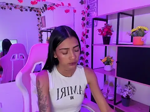 Snapshot of KarlaSlutSkinny__ chatting on February 9, 9:13 pm KarlaSlutSkinny online show from February 9, 9:13 pm