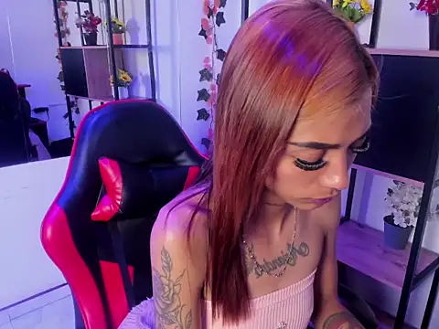 Snapshot of KarlaSlutSkinny__ chatting on December 21, 9:33 am KarlaSlutSkinny online show from December 21, 9:33 am