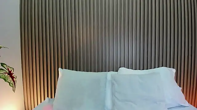 laura maite  online show from October 17, 12:07 pm