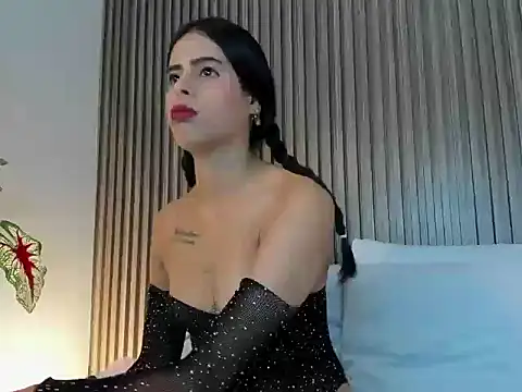 laura maite  online show from October 10, 12:17 pm