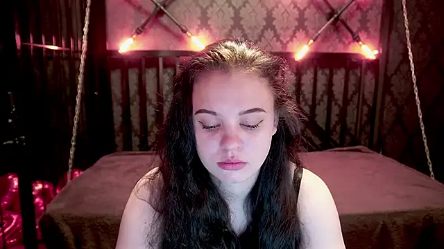 SnowWhiti online show from April 25, 7:11 pm