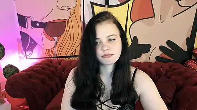 SnowWhiti online show from March 24, 8:20 pm