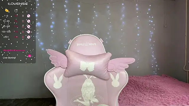 myprettylola online show from March 19, 1:33 pm