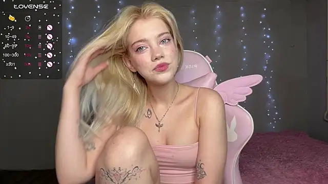 myprettylola online show from March 17, 3:04 pm