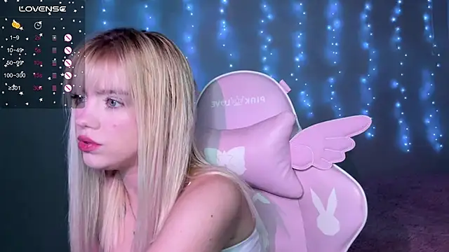 myprettylola online show from November 25, 6:52 pm