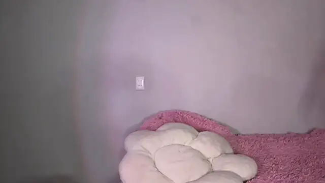 Snapshot of myprettylola chatting on October 25, 6:41 pm myprettylola online show from October 25, 6:41 pm