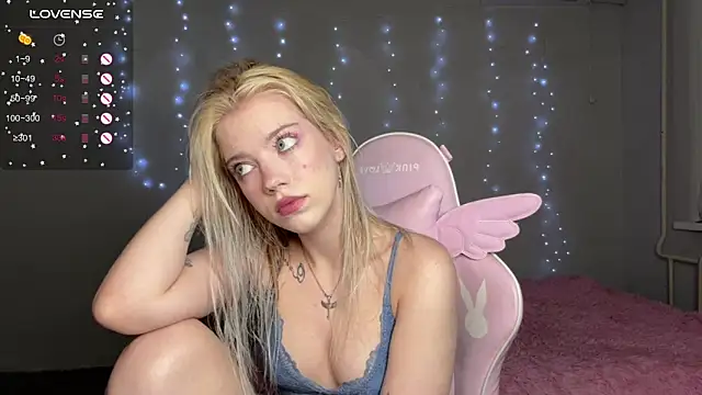 myprettylola online show from March 14, 3:51 pm