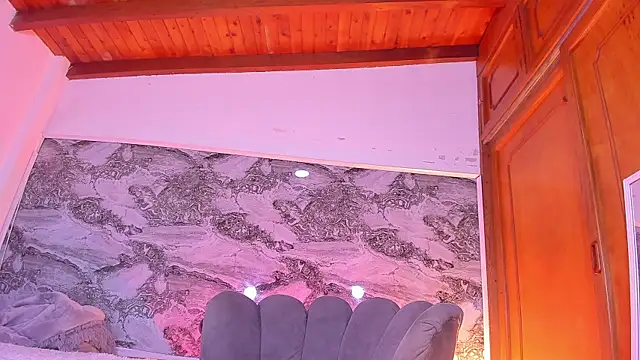 Ethan thouse online show from December 19, 7:05 pm