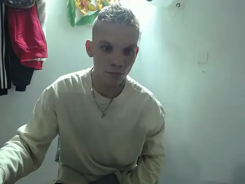 Snapshot of yuley_sex_hot chatting on October 8, 11:27 pm yuley sex hot online show from October 8, 11:27 pm