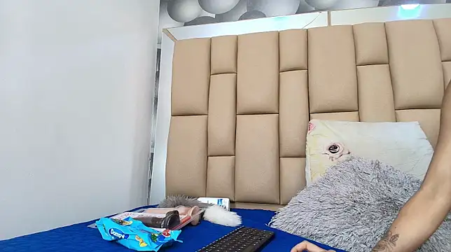 hannah teehn online show from November 28, 7:03 pm