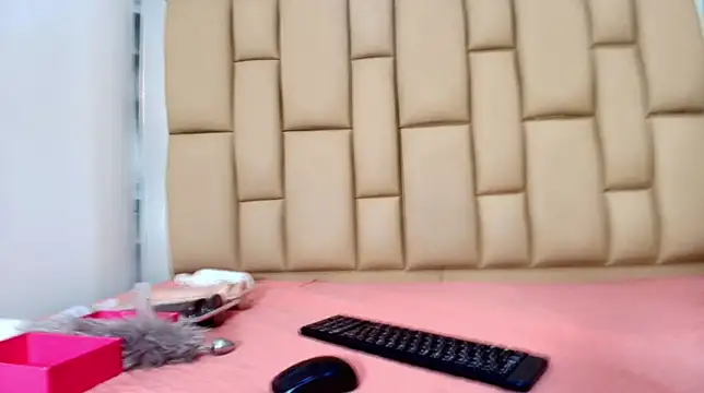 hannah teehn online show from December 4, 7:13 pm