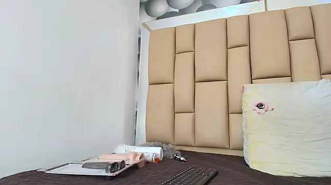 hannah teehn online show from November 22, 7:02 pm