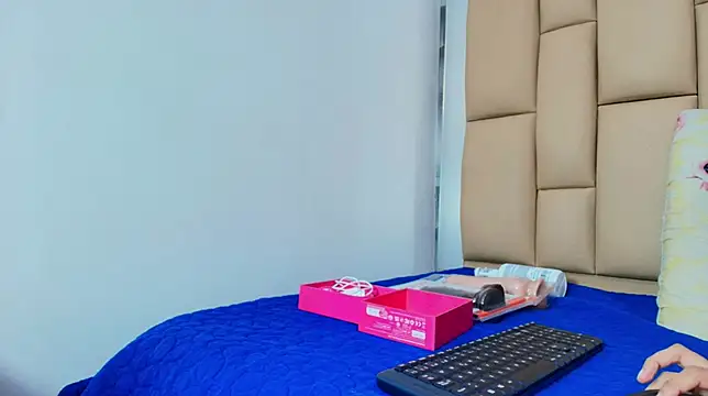 hannah teehn online show from November 19, 7:14 pm