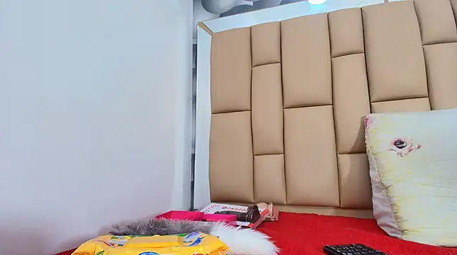 hannah teehn online show from December 2, 7:04 pm