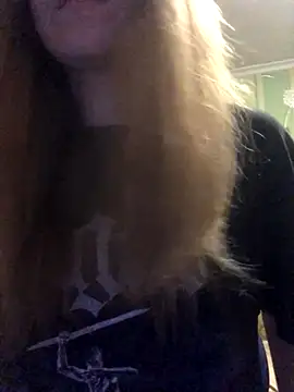 LunaVirelle online show from November 8, 4:32 pm